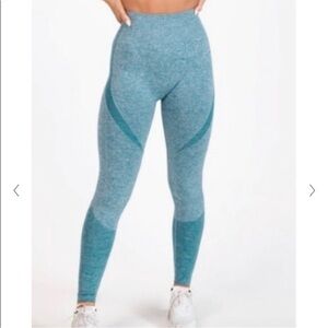 Laki Valkyr Seamless Collection Heathered Blue Leggings.  Size Small